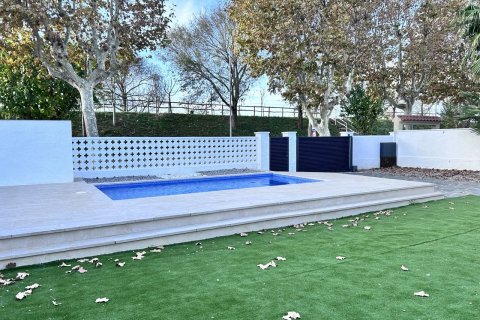 Lägenhet till salu i Empuriabrava, Girona, Spanien 2 rum, 79 kvm. Nr. 143859 - foto 1