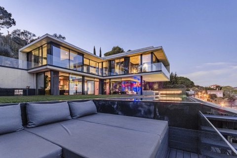 Продажа виллы Барселона, Испания 7 комнат, 1450м2 №138448 - фото 17