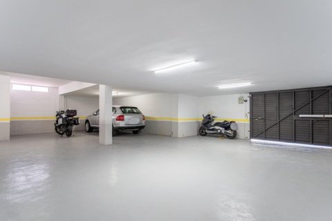 Villa for sale El Masnou, Barcelona, Spain 4 rooms, 400 sq.m. No. 138582 - photo 24