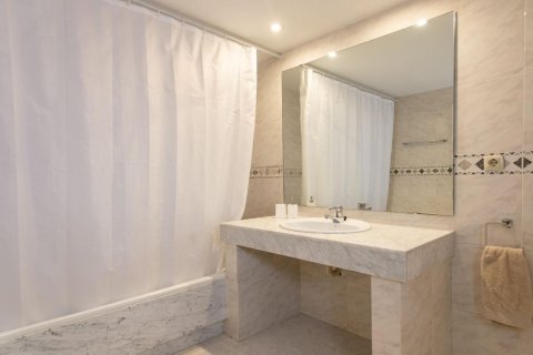 Villa for sale El Masnou, Barcelona, Spain 4 rooms, 400 sq.m. No. 138582 - photo 26