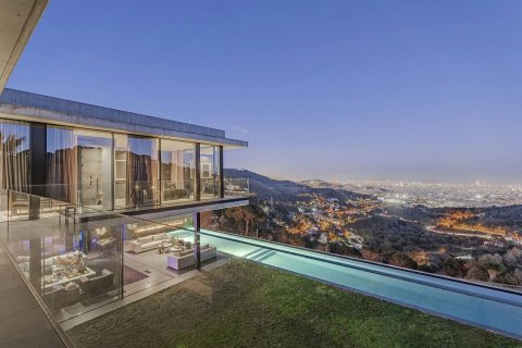 Продажа виллы Барселона, Испания 7 комнат, 1450м2 №138448 - фото 1