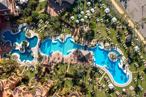 Продажа квартиры в Эстепона, Малага, Испания 2 спальни, 210м2 №166132 - фото 3