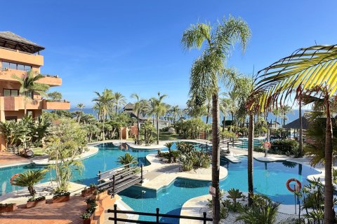 Квартира в Эстепона, Малага, Испания 2 спальни, 210м2 №166132