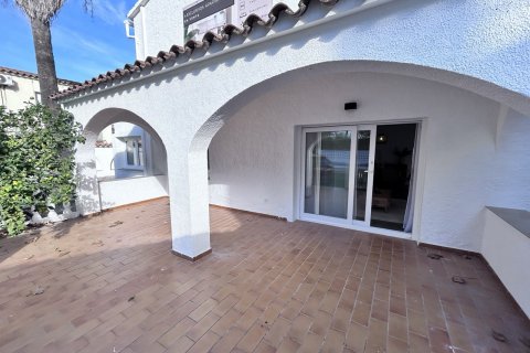 Lägenhet till salu i Empuriabrava, Girona, Spanien 2 rum, 79 kvm. Nr. 143859 - foto 2