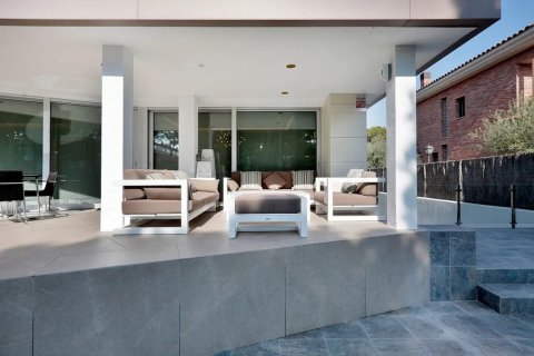 Villa for sale Castelldefels, Barcelona, Spain 4 rooms, 500 sq.m. No. 138581 - photo 2