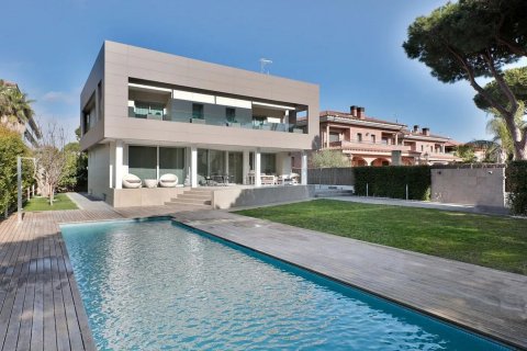Villa for sale Castelldefels, Barcelona, Spain 4 rooms, 500 sq.m. No. 138581 - photo 3
