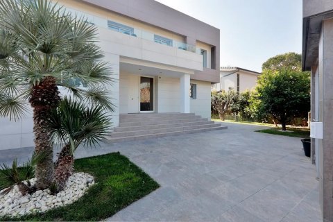 Villa for sale Castelldefels, Barcelona, Spain 4 rooms, 500 sq.m. No. 138581 - photo 1