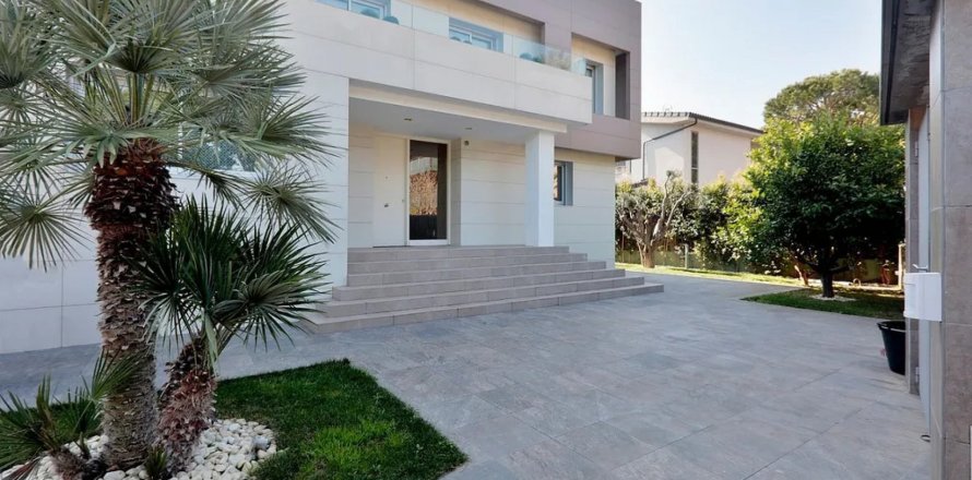 Villa Castelldefels, Barcelona, Spain 4 rooms, 500 sq.m. No. 138581