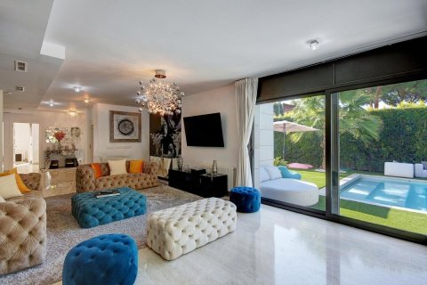 Villa pārdošanā Castelldefels, Barcelona, Spānijā 8 istabas, 945 m2 Nr. 138258 - attēls 22