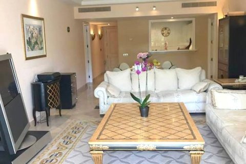 Продажа квартиры в Эстепона, Малага, Испания 2 спальни, 210м2 №166132 - фото 8