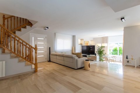 Villa for sale El Masnou, Barcelona, Spain 4 rooms, 400 sq.m. No. 138582 - photo 14
