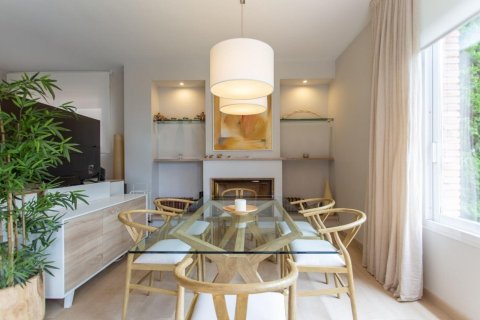 Villa for sale El Masnou, Barcelona, Spain 4 rooms, 400 sq.m. No. 138582 - photo 12