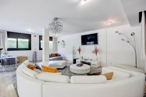 Villa pārdošanā Castelldefels, Barcelona, Spānijā 8 istabas, 945 m2 Nr. 138258 - attēls 20