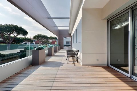Villa for sale Castelldefels, Barcelona, Spain 4 rooms, 500 sq.m. No. 138581 - photo 20