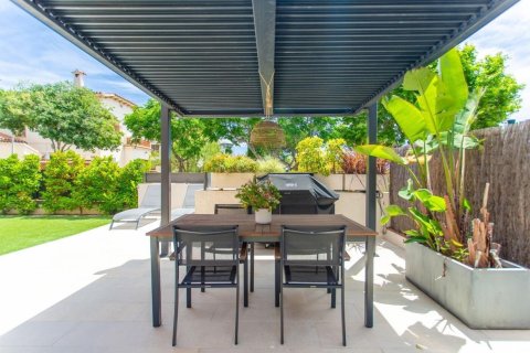 Villa for sale El Masnou, Barcelona, Spain 4 rooms, 400 sq.m. No. 138582 - photo 4