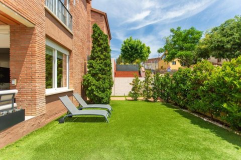 Villa for sale El Masnou, Barcelona, Spain 4 rooms, 400 sq.m. No. 138582 - photo 3
