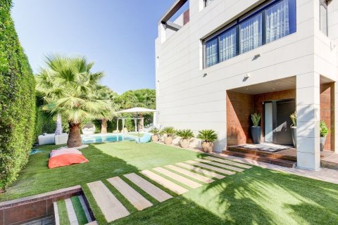 Villa pārdošanā Castelldefels, Barcelona, Spānijā 8 istabas, 945 m2 Nr. 138258 - attēls 3