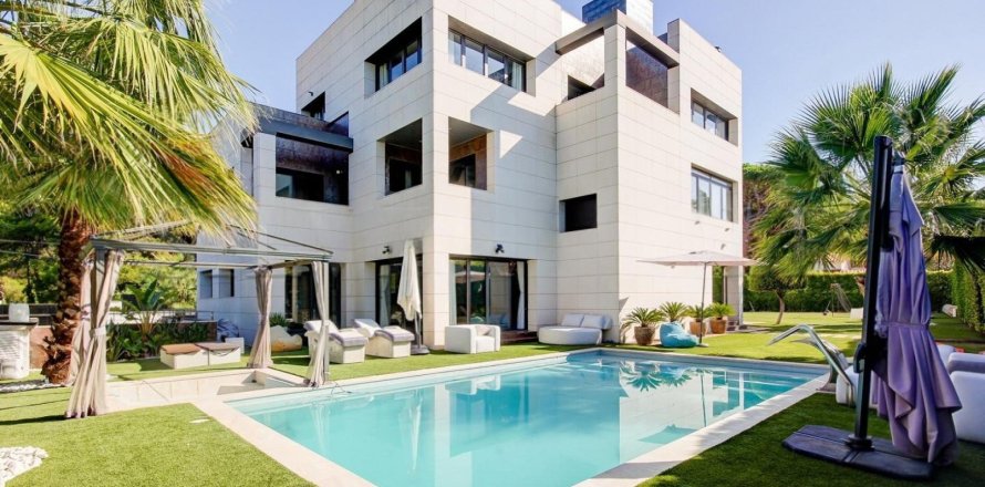 Villa Castelldefels, Barcelona, Spānijā 8 istabas, 945 m2 Nr. 138258