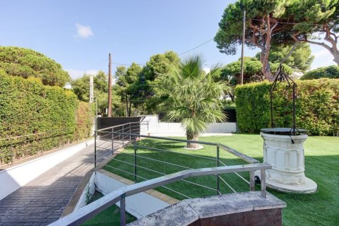 Villa pārdošanā Castelldefels, Barcelona, Spānijā 8 istabas, 945 m2 Nr. 138258 - attēls 28