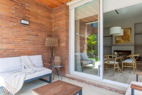 Villa for sale El Masnou, Barcelona, Spain 4 rooms, 400 sq.m. No. 138582 - photo 8