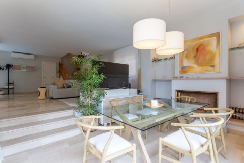 Villa for sale El Masnou, Barcelona, Spain 4 rooms, 400 sq.m. No. 138582 - photo 9