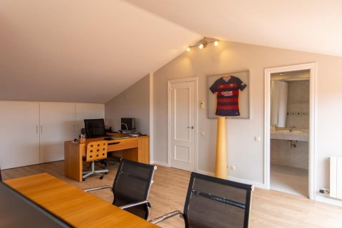 Villa for sale El Masnou, Barcelona, Spain 4 rooms, 400 sq.m. No. 138582 - photo 27