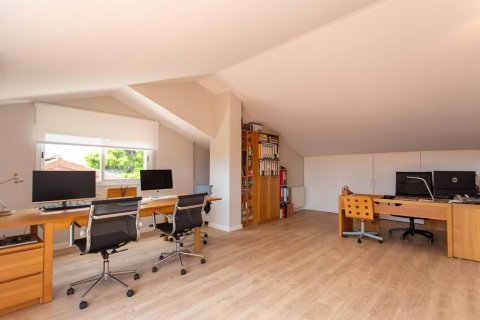 Villa for sale El Masnou, Barcelona, Spain 4 rooms, 400 sq.m. No. 138582 - photo 29
