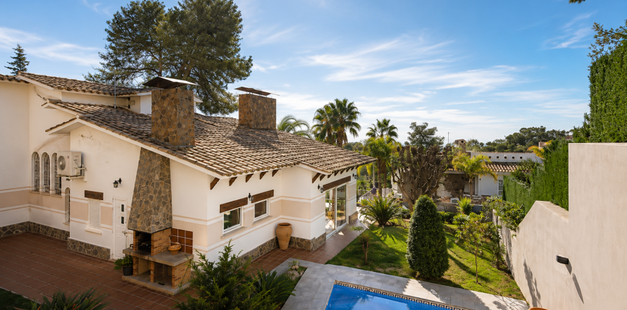 Willa w Blanes, Girona, Hiszpania 6 sypialni, 932 mkw. nr 180854