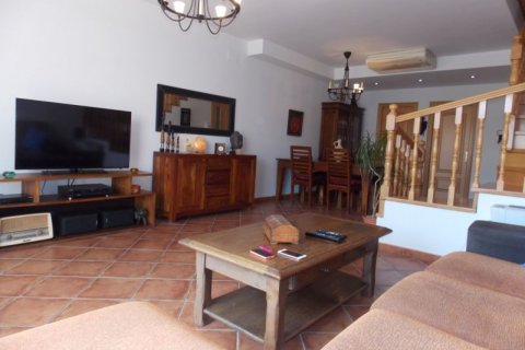 Villa à vendre Badalona, Barcelona, Espagne, 3 chambres, 240 m2 No. 133451 - photo 4