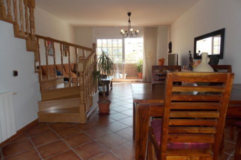 Villa à vendre Badalona, Barcelona, Espagne, 3 chambres, 240 m2 No. 133451 - photo 2