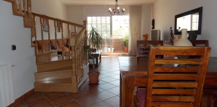 Villa Badalona, Barcelona, Espagne 3 chambres, 240 m2 No. 133451