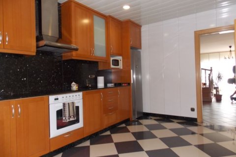 Villa à vendre Badalona, Barcelona, Espagne, 3 chambres, 240 m2 No. 133451 - photo 9