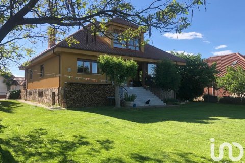 Дом в Вильятуриэль, Леон, Испания 5 спален, 1165м2 №153913