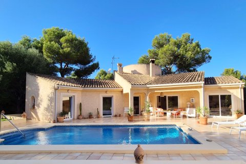 Villa for sale in Nova Santa Ponsa, Mallorca, Spain 3 bedrooms, 188 sq.m. No. 142673 - photo 1