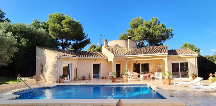 Villa in Nova Santa Ponsa, Mallorca, Spain 3 bedrooms, 188 sq.m. No. 142673