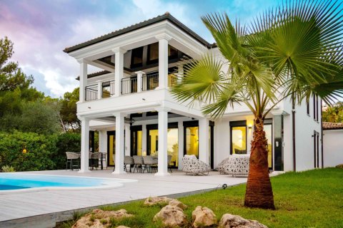 Villa for sale in Santa Ponsa, Mallorca, Spain 4 bedrooms, 380 sq.m. No. 142672 - photo 1