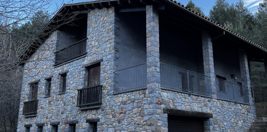 Dom w Girona, Hiszpania 4 sypialnie, 253 mkw. nr 152509