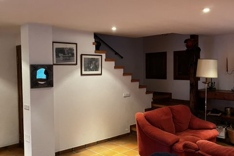 Dom w Girona, Hiszpania 4 sypialnie, 253 mkw. nr 152509 – zdjęcie 4