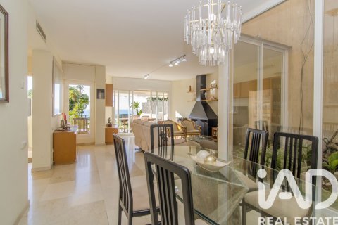 Kaupunkipientalo myytävänä Sitges, Barcelona, Espanja, 5 makuuhuonetta, 201 m2 No. 172789 - kuva 11
