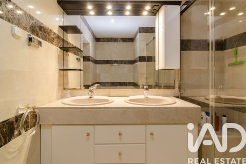 Kaupunkipientalo myytävänä Sitges, Barcelona, Espanja, 5 makuuhuonetta, 201 m2 No. 172789 - kuva 29