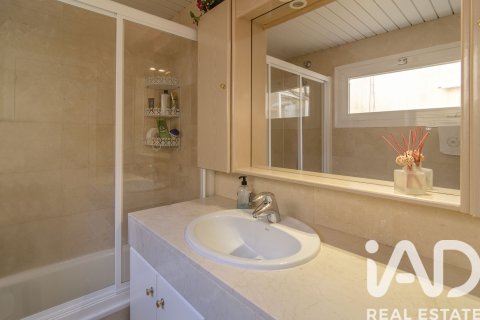 Kaupunkipientalo myytävänä Sitges, Barcelona, Espanja, 5 makuuhuonetta, 201 m2 No. 172789 - kuva 28