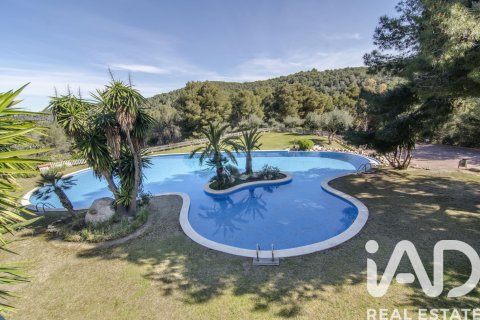 Kaupunkipientalo myytävänä Sitges, Barcelona, Espanja, 5 makuuhuonetta, 201 m2 No. 172789 - kuva 4