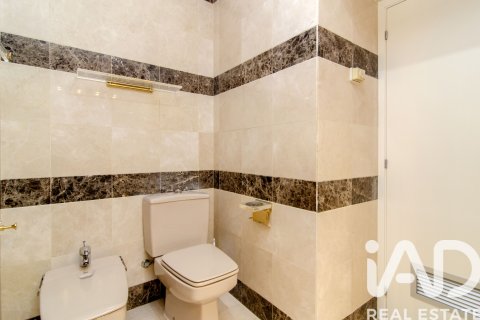 Kaupunkipientalo myytävänä Sitges, Barcelona, Espanja, 5 makuuhuonetta, 201 m2 No. 172789 - kuva 30