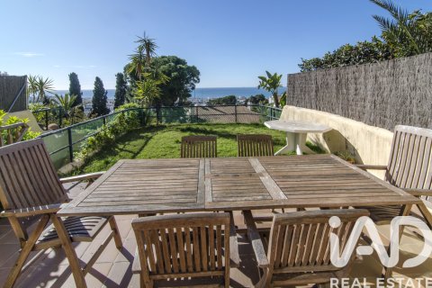 Kaupunkipientalo myytävänä Sitges, Barcelona, Espanja, 5 makuuhuonetta, 201 m2 No. 172789 - kuva 1