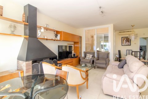 Kaupunkipientalo myytävänä Sitges, Barcelona, Espanja, 5 makuuhuonetta, 201 m2 No. 172789 - kuva 9