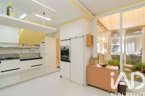 Kaupunkipientalo myytävänä Sitges, Barcelona, Espanja, 5 makuuhuonetta, 201 m2 No. 172789 - kuva 14