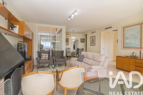 Kaupunkipientalo myytävänä Sitges, Barcelona, Espanja, 5 makuuhuonetta, 201 m2 No. 172789 - kuva 8