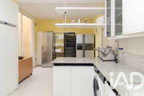 Kaupunkipientalo myytävänä Sitges, Barcelona, Espanja, 5 makuuhuonetta, 201 m2 No. 172789 - kuva 15
