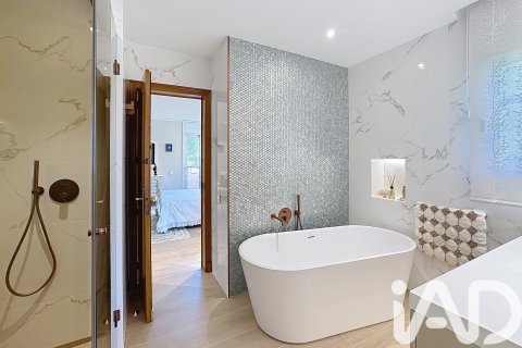 Сasa en venta en Vilanova i la Geltrú, Barcelona, España 6 dormitorios, 685 m2 No. 172788 - foto 24