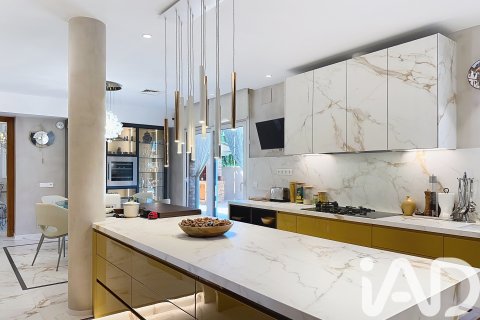 Сasa en venta en Vilanova i la Geltrú, Barcelona, España 6 dormitorios, 685 m2 No. 172788 - foto 5